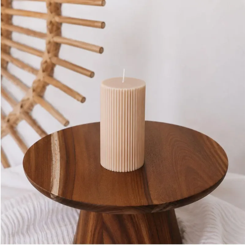Candela a blocco 10 cm fatta a mano beige