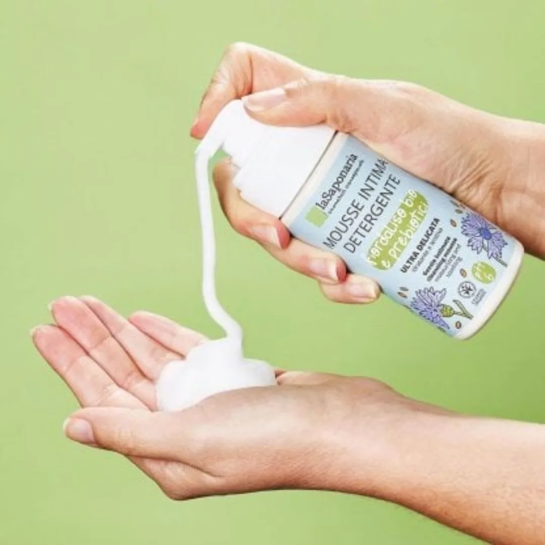Mousse detergente intima delicata fiordaliso e probiotici 2