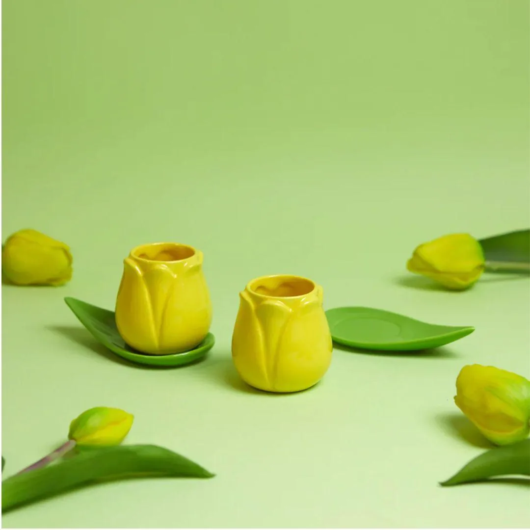 Set 2 tazze da caffè a forma di tulipano giallo con piattini a foglia in ceramica 2