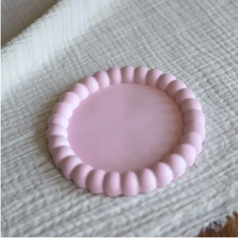 Vassoio rotondo artigianale con bordo a bolle stretto rosa