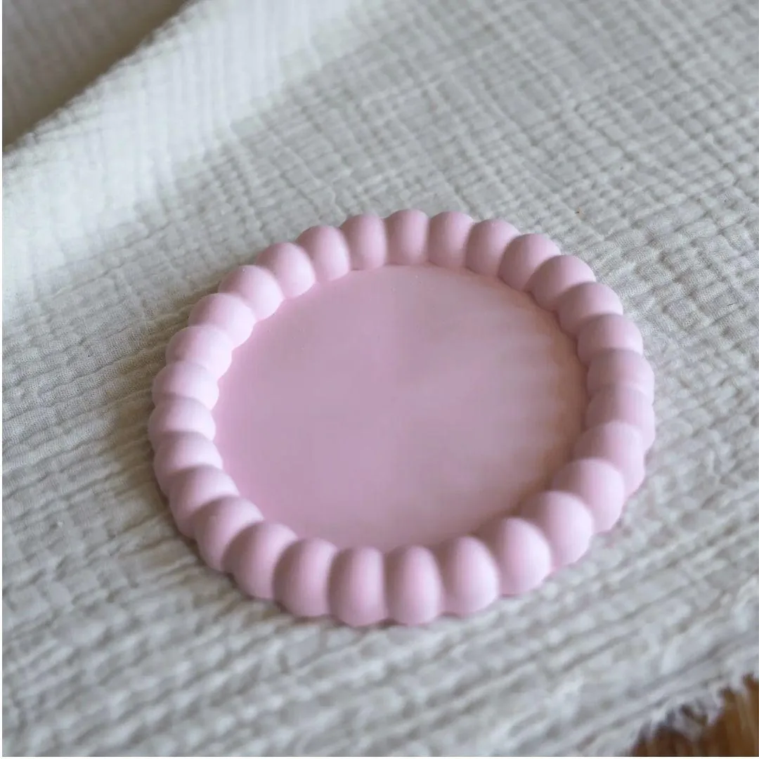 Vassoio rotondo artigianale con bordo a bolle stretto rosa